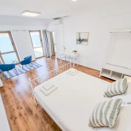 Center Seafront Seaview Old Town 2 公寓 *