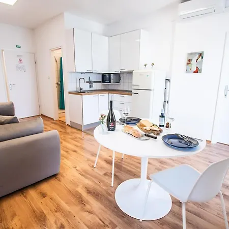 Center Seafront Seaview Old Town 2 公寓 *