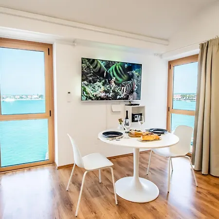 公寓 Center Seafront Seaview Old Town 2 乌马格